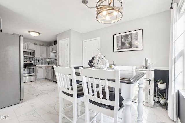 dining area with a notable chandelier