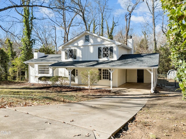 view of front facade featuring a carport