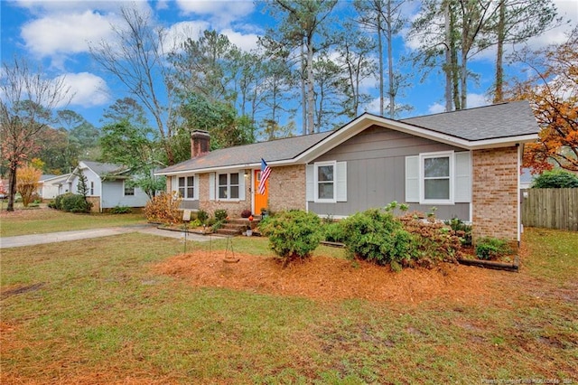 single story home featuring a front lawn