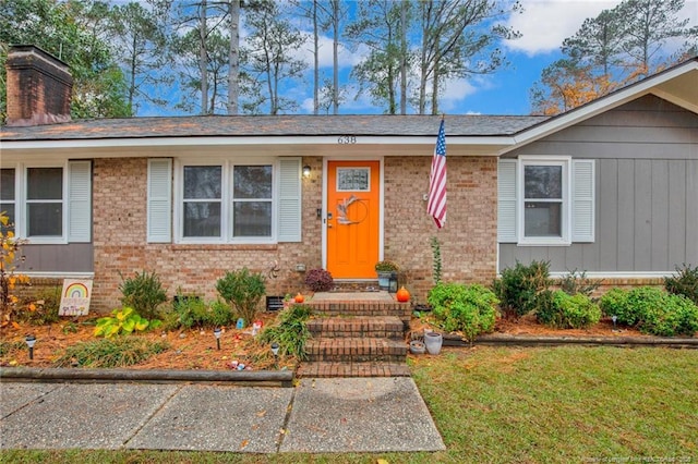 single story home featuring a front lawn