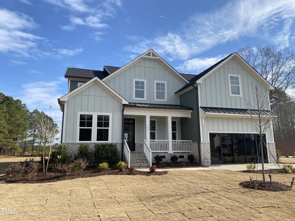 craftsman house with covered porch