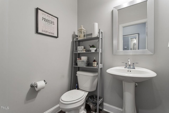 bathroom featuring sink and toilet