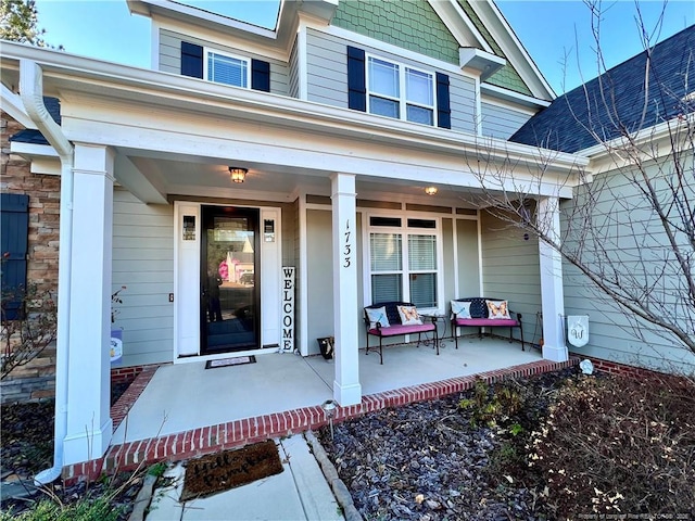 property entrance featuring a porch