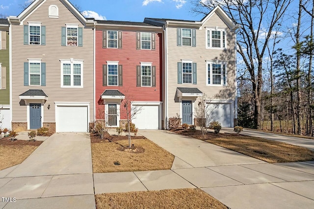 view of front facade featuring a garage