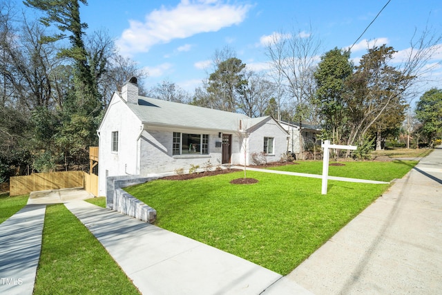 view of front of property with a front lawn