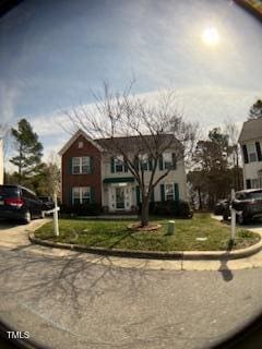 view of front of home featuring a front yard