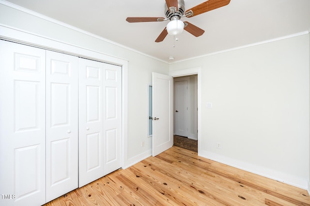 unfurnished bedroom with hardwood / wood-style flooring, a closet, ornamental molding, and ceiling fan