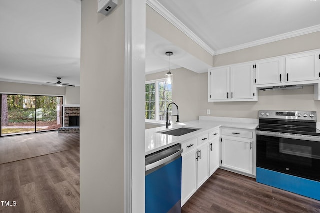 kitchen featuring white cabinetry, stainless steel appliances, decorative light fixtures, ornamental molding, and sink