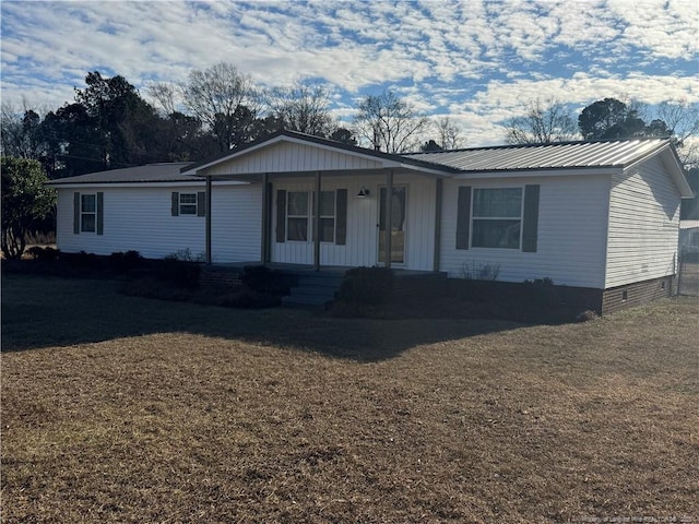 view of front of house with covered porch and a front lawn