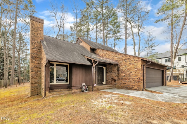 view of front facade with a garage