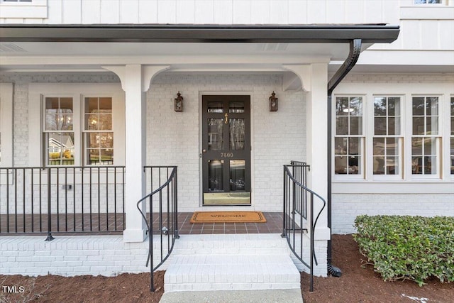 entrance to property featuring a porch