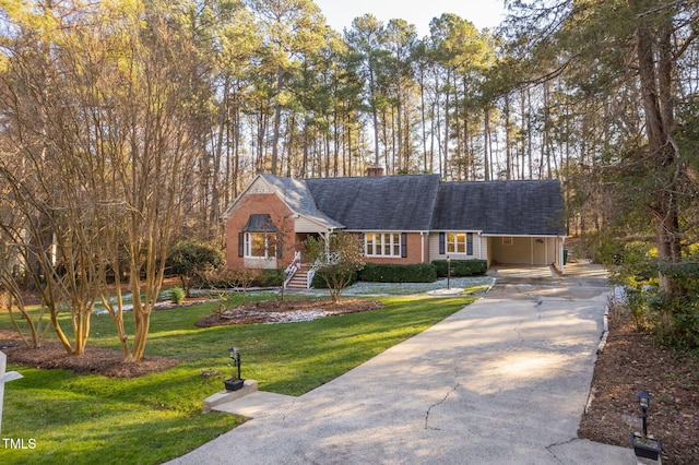 view of front of house with a front lawn