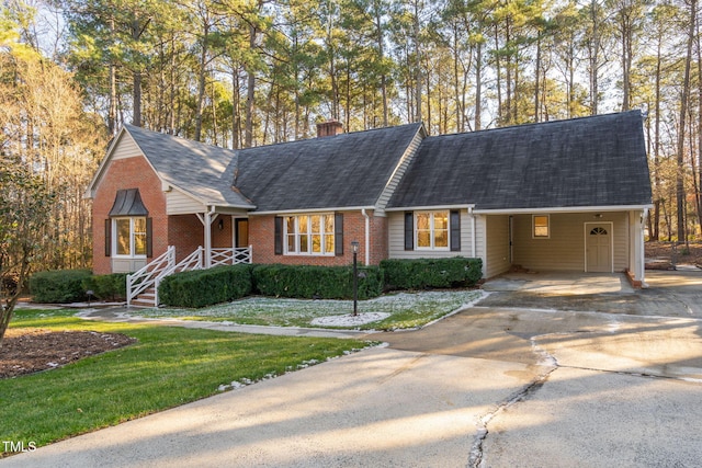 view of front of property featuring a carport and a front lawn