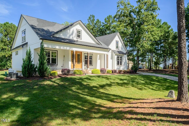 view of front of home featuring a front lawn and a porch