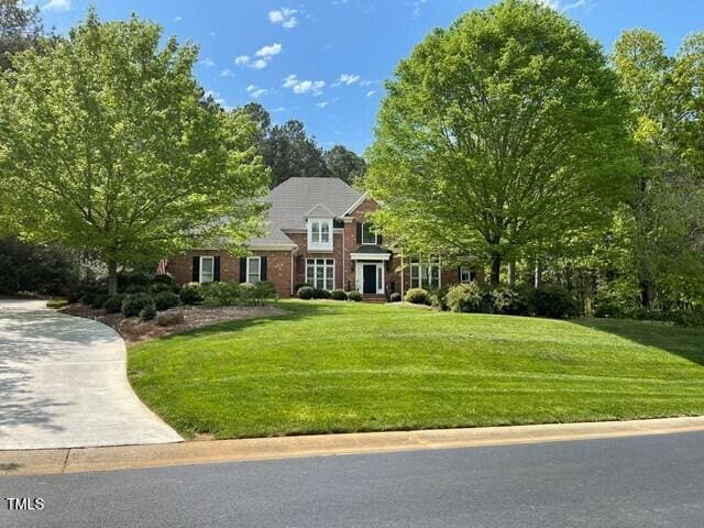 view of front of property with a front yard