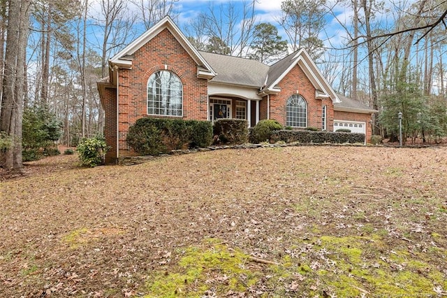 view of front property featuring a garage