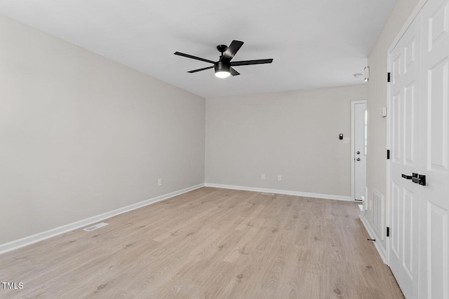 empty room featuring light hardwood / wood-style floors and ceiling fan