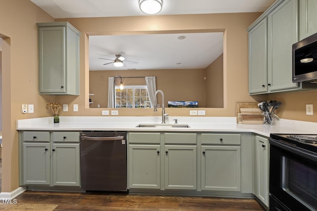 kitchen featuring ceiling fan, sink, kitchen peninsula, and stainless steel appliances