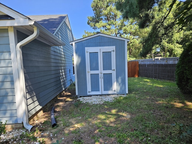 view of outbuilding featuring a yard