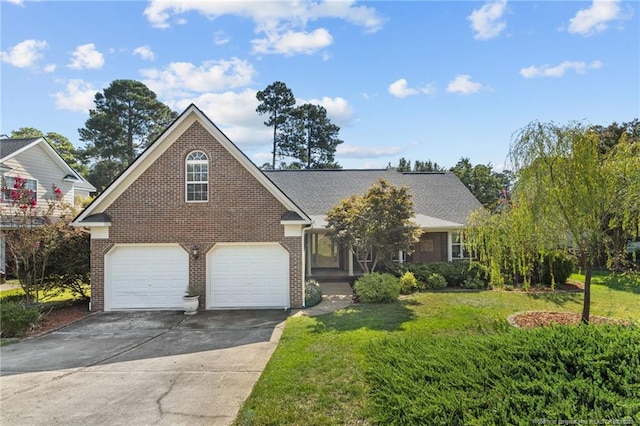 view of front of home featuring a front yard and a garage