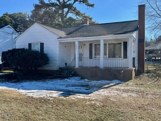 view of front of house featuring a porch