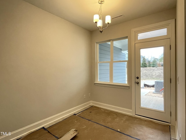 entryway featuring visible vents, baseboards, and an inviting chandelier