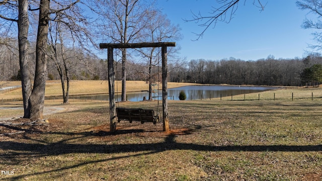 view of yard featuring a water view