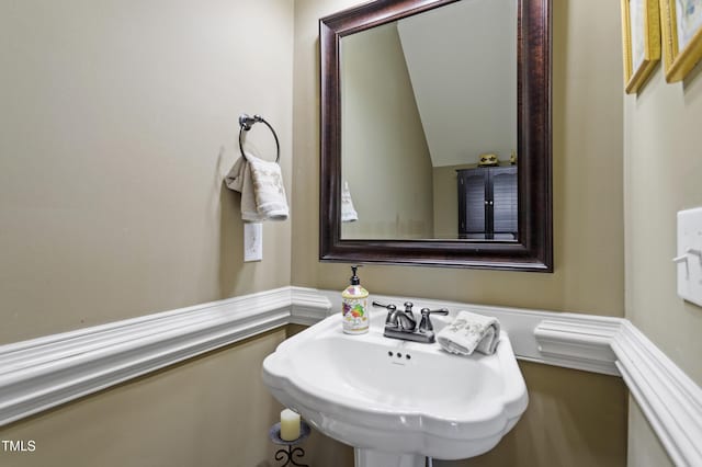 bathroom featuring sink