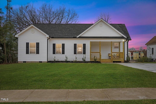 view of front of house featuring a porch and a lawn