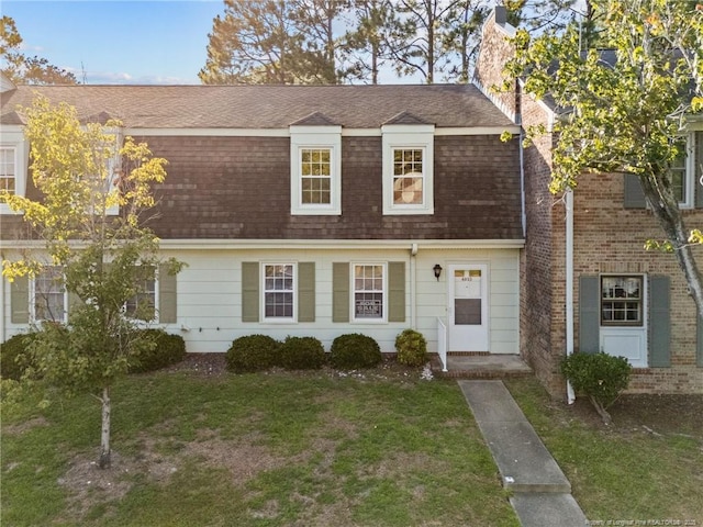 view of front of house with a front lawn