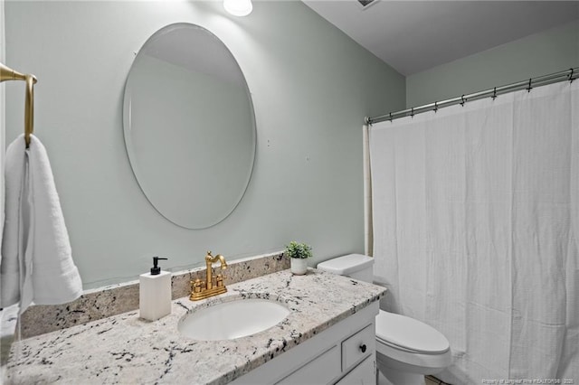 full bathroom with a shower with shower curtain, vanity, and toilet