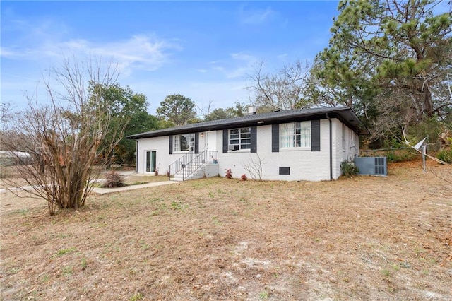 single story home featuring central AC and a front yard