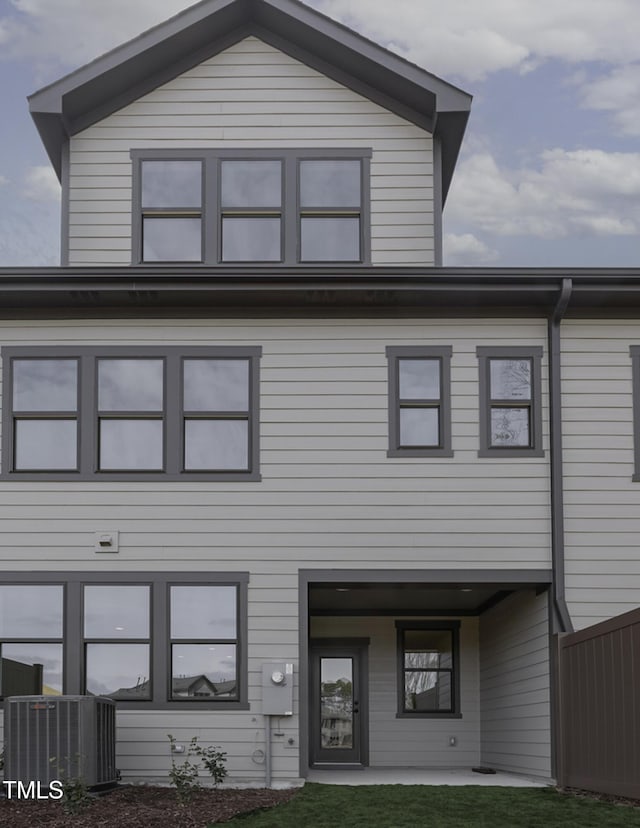 view of front facade featuring a front lawn and a patio