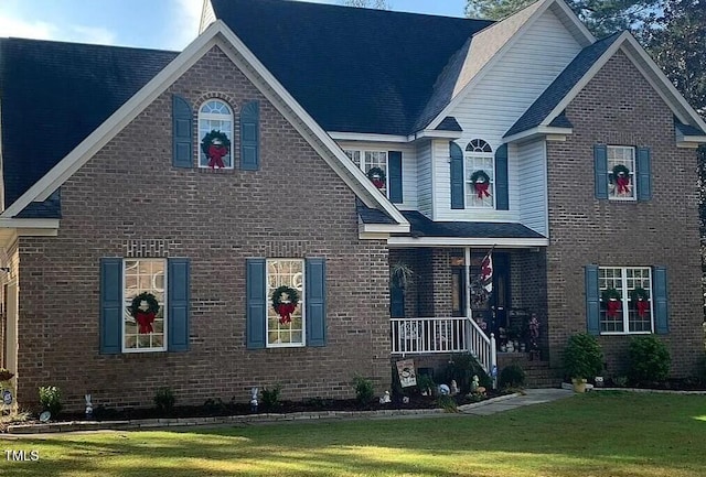 view of front of home featuring a front yard