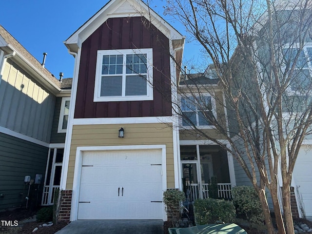 view of front facade with a garage