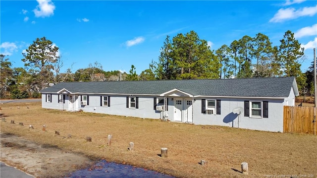 single story home featuring a front yard