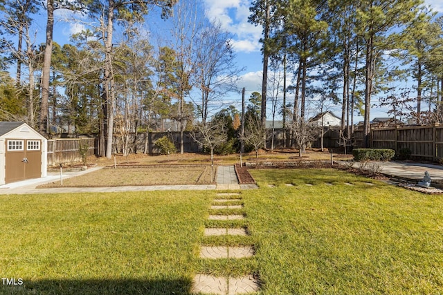 view of yard with a shed