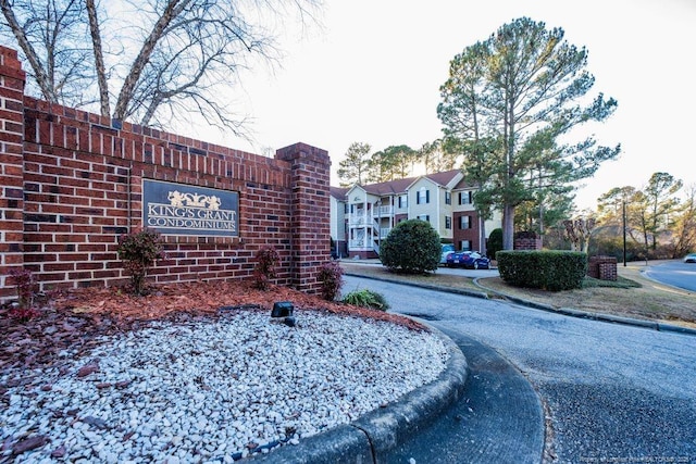 view of community / neighborhood sign