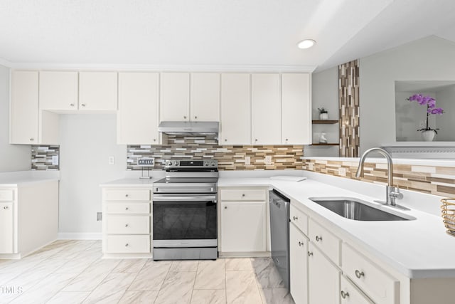 kitchen featuring white cabinets, stainless steel appliances, sink, kitchen peninsula, and vaulted ceiling