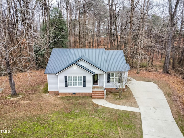 view of front of property with a front lawn