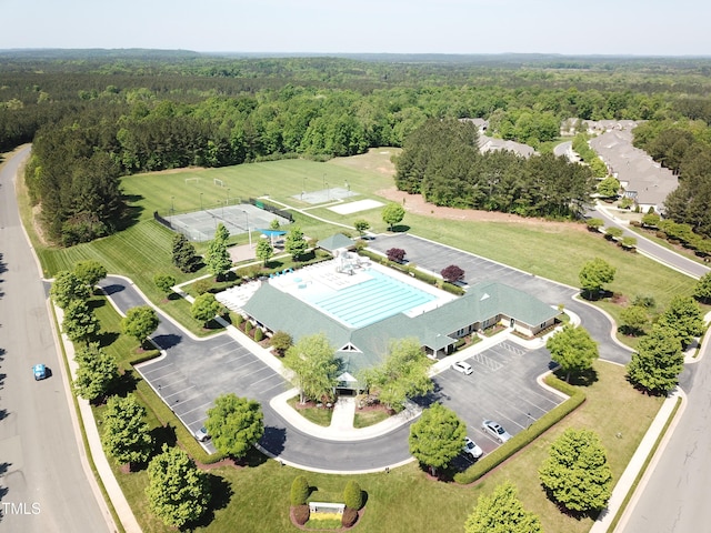 birds eye view of property featuring a forest view