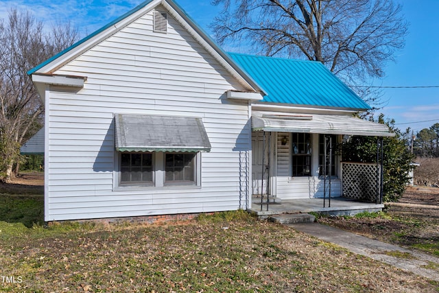 bungalow-style home featuring a porch