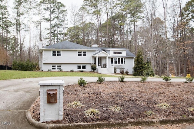 view of front of home with a front lawn