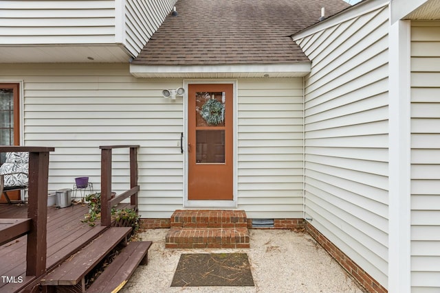 property entrance with a wooden deck