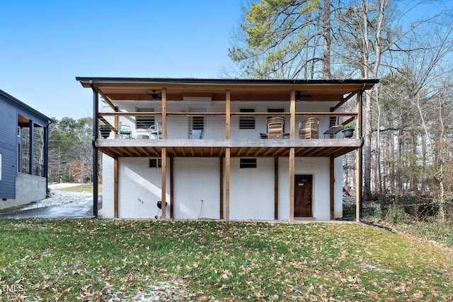 garage with a yard and ceiling fan