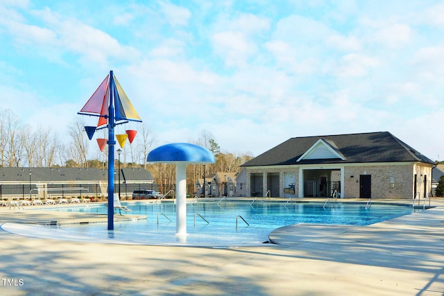 view of swimming pool