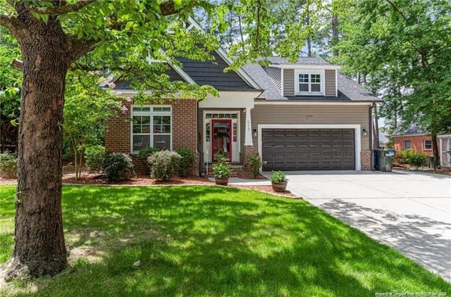 view of front of house featuring a front lawn