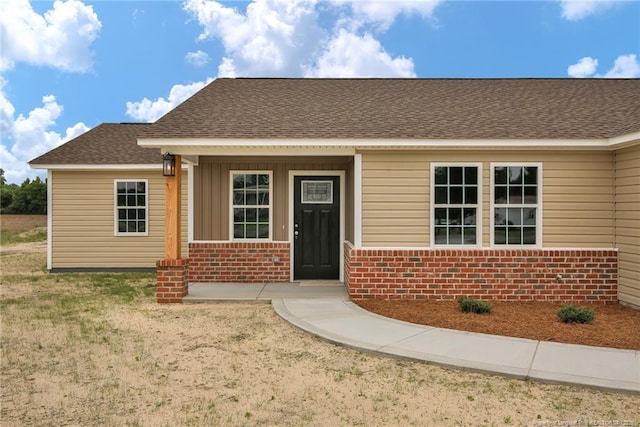 view of front of property featuring covered porch