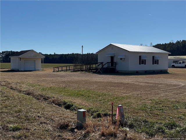 view of yard featuring an outbuilding