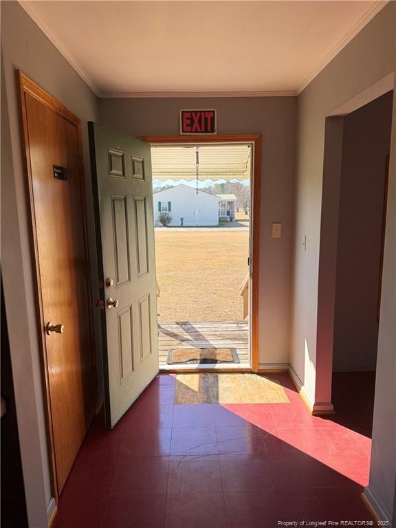 entryway with crown molding